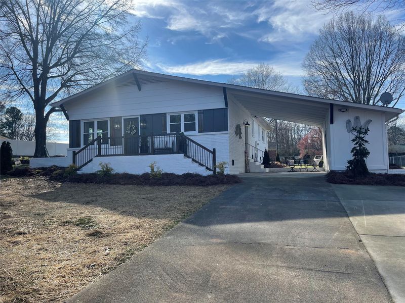 910 Vista Dr, Cherryville, NC 28021