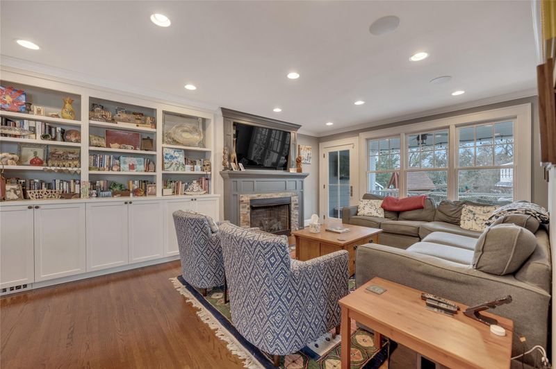 2270 Westminster Pl, Charlotte, NC 28207