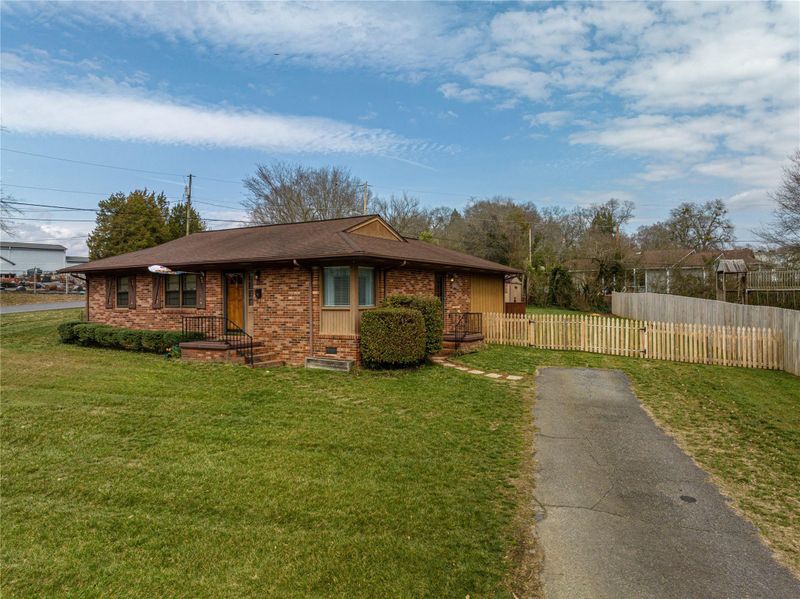 101 Carolina Cir, Lincolnton, NC 28092