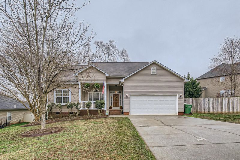412 Deerfield Dr, Mount Holly, NC 28120