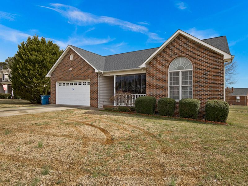 5056 Mill Pond Dr, Conover, NC 28613