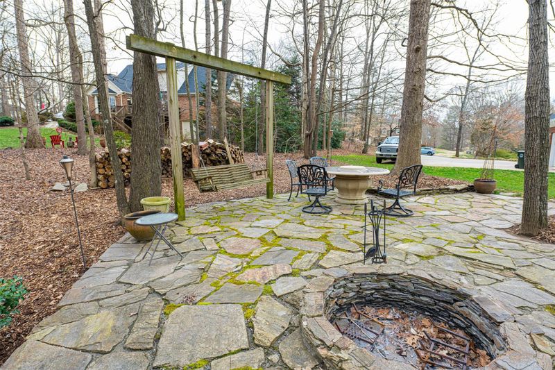 2320 Fairways Dr, Cherryville, NC 28021