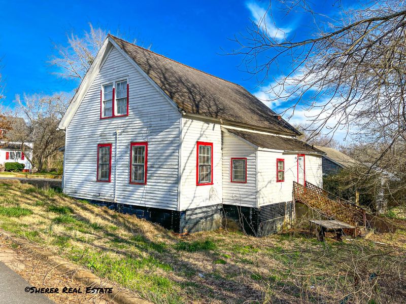 19 Center St, Great Falls, SC 29055