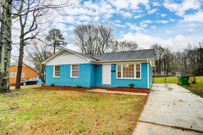 6509 Barrington Dr, Charlotte, NC 28215