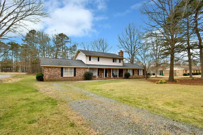 2116 E Providence Dr, Charlotte, NC 28270