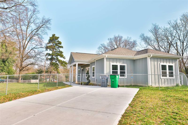 2301 Dickens Ave, Charlotte, NC 28208