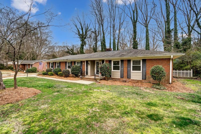1666 Westbrook Cir, Gastonia, NC 28052
