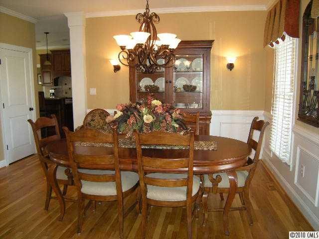 3058 NE 17th Street Ct, Hickory, NC 28601