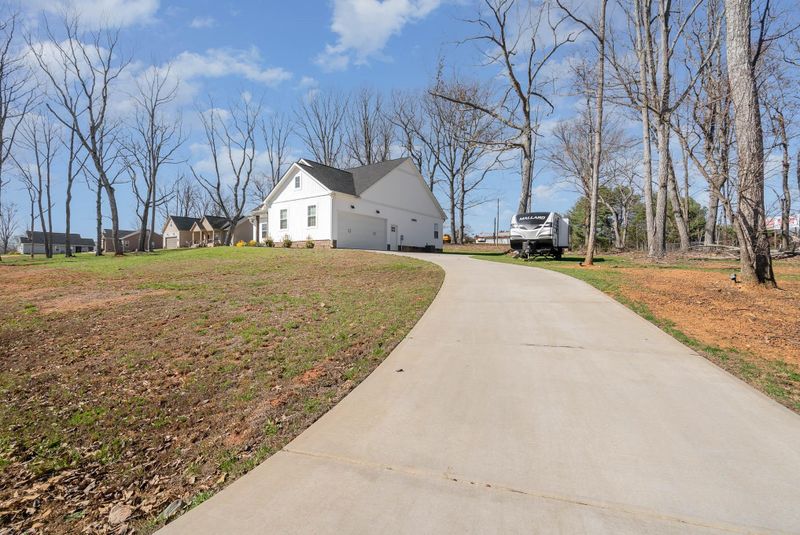 1747 Ivey Ct, Maiden, NC 28650