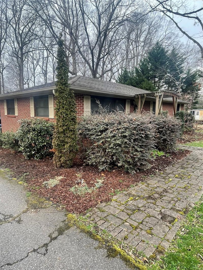127 39th Avenue Ct NW, Hickory, NC 28601