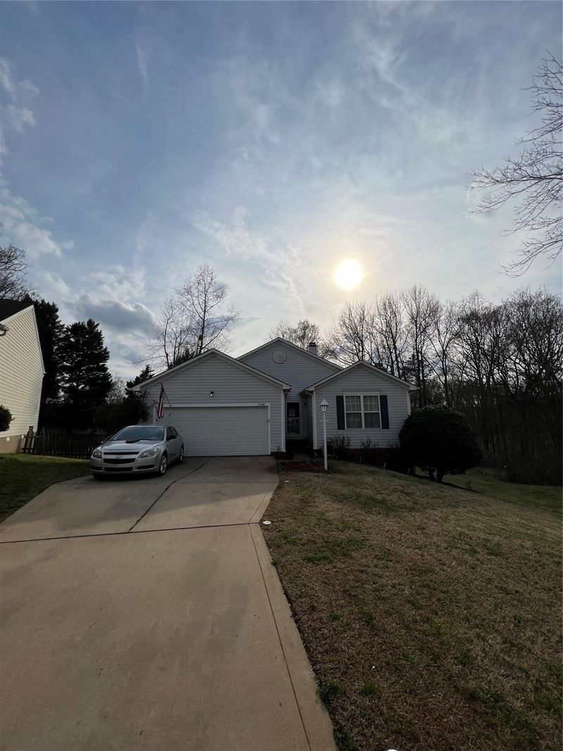 2540 Thornfield Rd, Charlotte, NC 28273