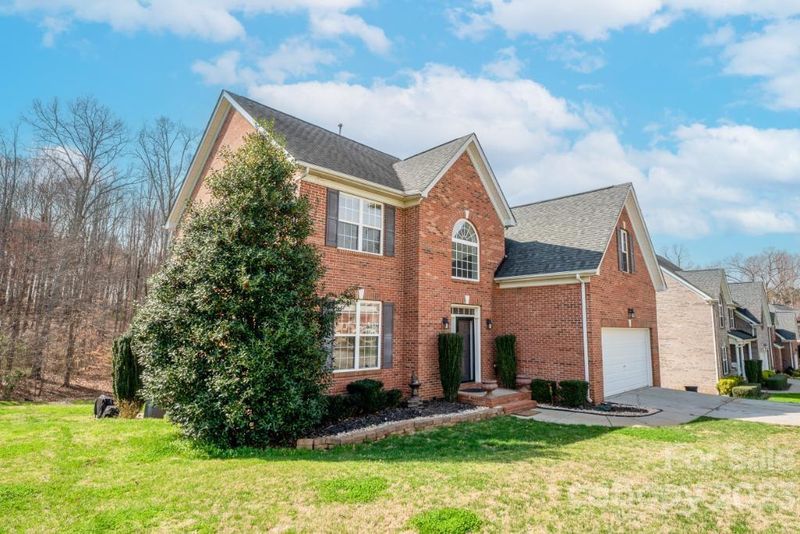 240 Winter Flake Dr, Statesville, NC 28677