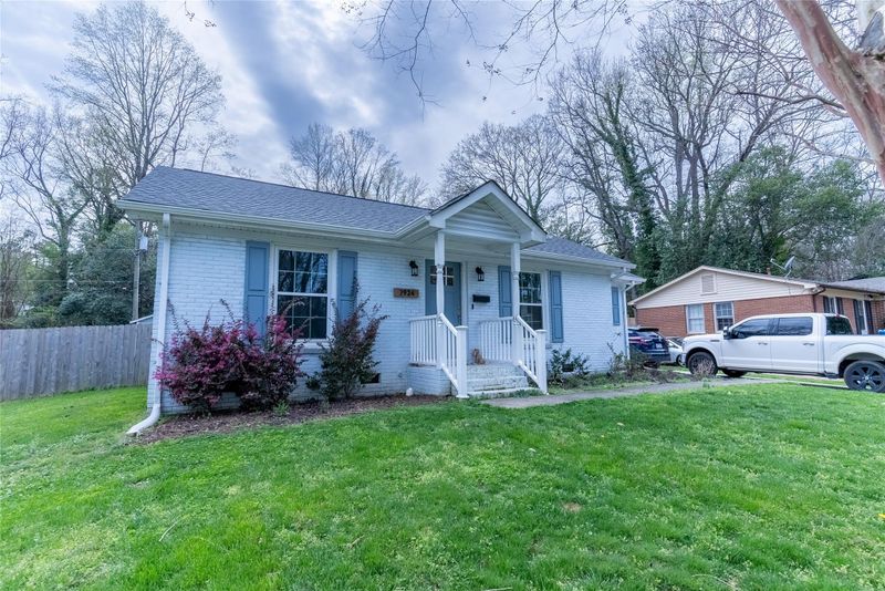 3924 Colebrook Rd, Charlotte, NC 28215
