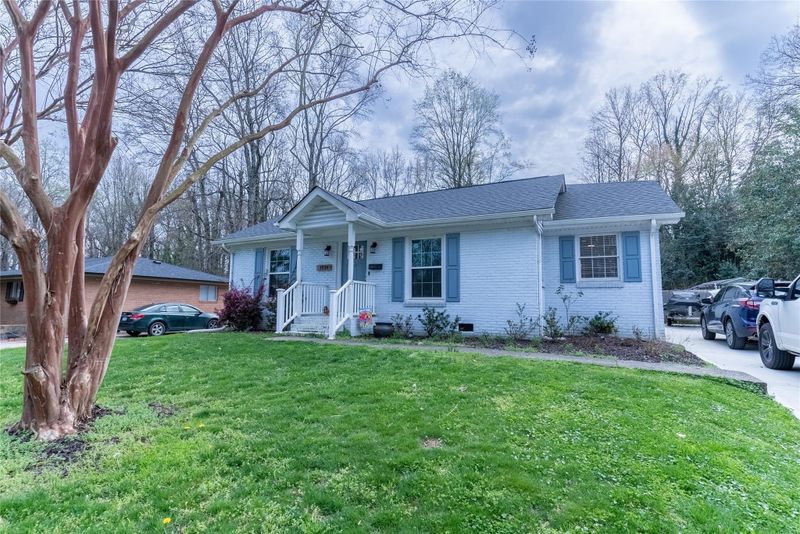 3924 Colebrook Rd, Charlotte, NC 28215