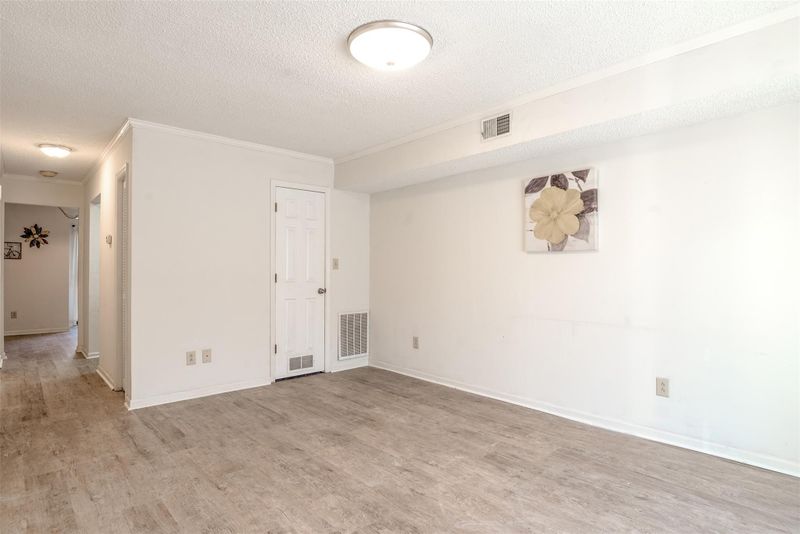 2433 1st St NW #16D, Hickory, NC 28601