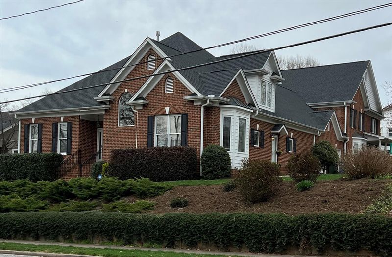 9 6th Ave NE, Hickory, NC 28601
