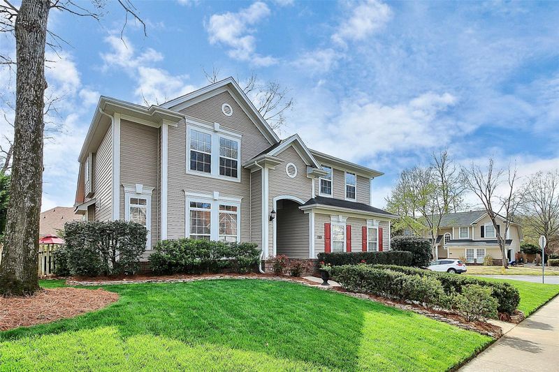 6725 Charter Hills Rd, Charlotte, NC 28277