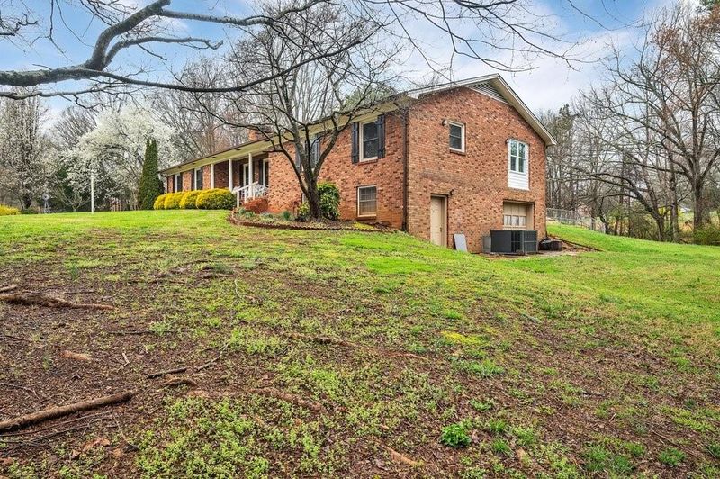 2000 East Maiden Rd, Maiden, NC 28650