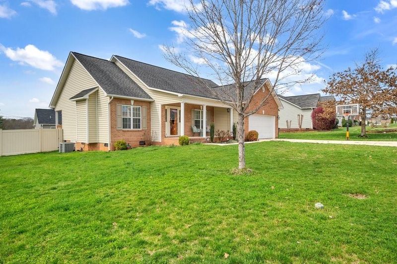 1825 Terrain Dr, Conover, NC 28613