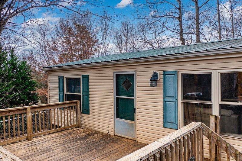 6286 Karen Dr, Claremont, NC 28610