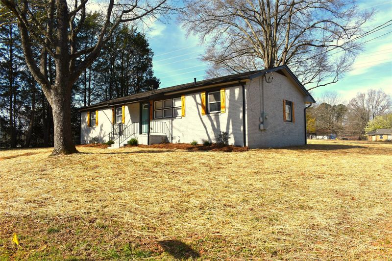 1601 Greenview Dr, Gastonia, NC 28054