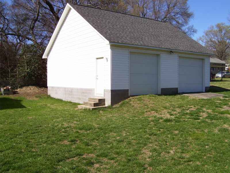 407 Chrysler St, Kannapolis, NC 28083