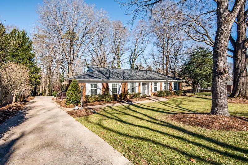 1064 20th Ave NW, Hickory, NC 28601
