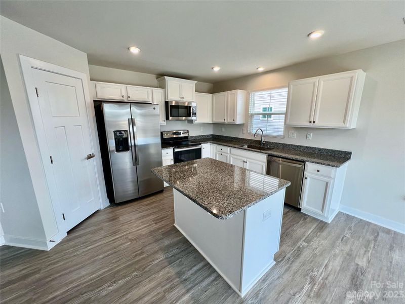 4124 Mackinnon Dr, Charlotte, NC 28214