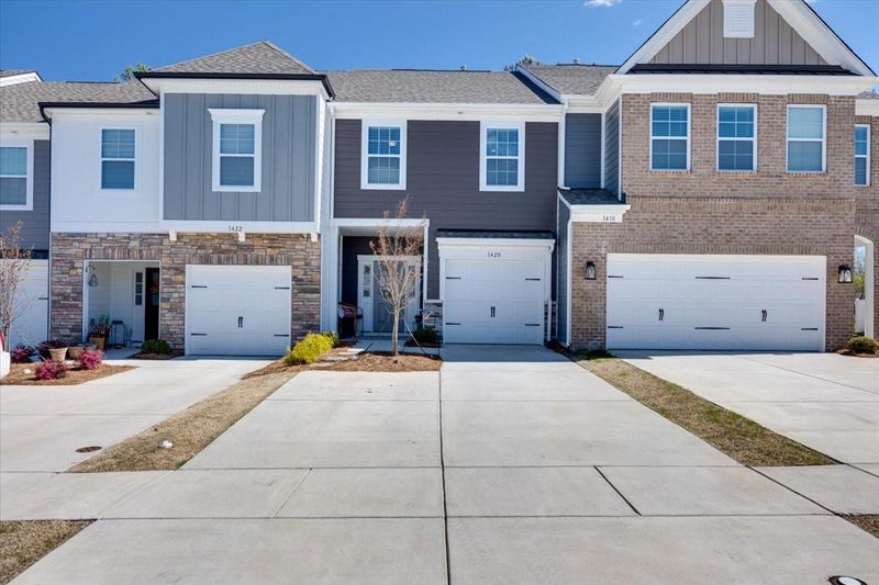 1420 Crest Creek Ct, Clover, SC 29710