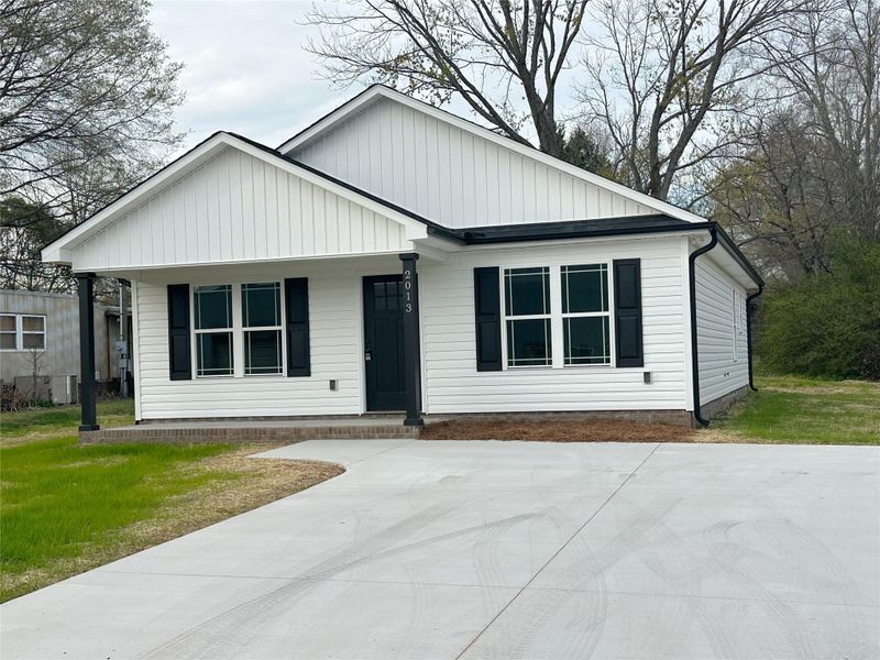 2013 Central Dr, Kannapolis, NC 28083