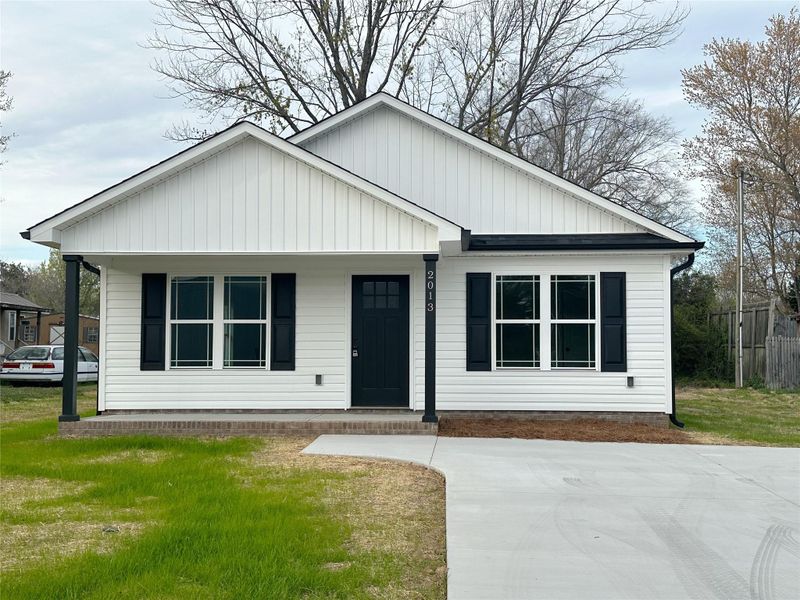 2013 Central Dr, Kannapolis, NC 28083