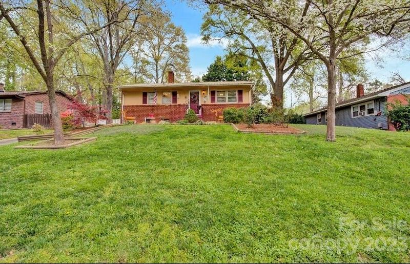1204 Lynhaven Dr, Gastonia, NC 28052