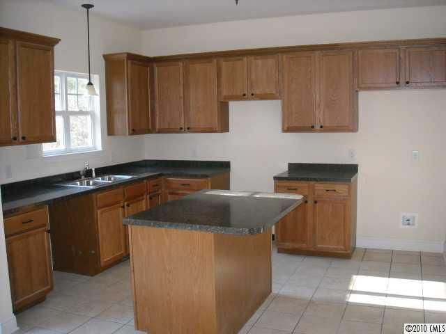 806 SE 17th Avenue Dr, Hickory, NC 28602