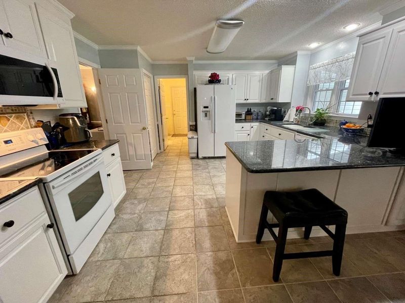 801 Brighton Dr, Kannapolis, NC 28081