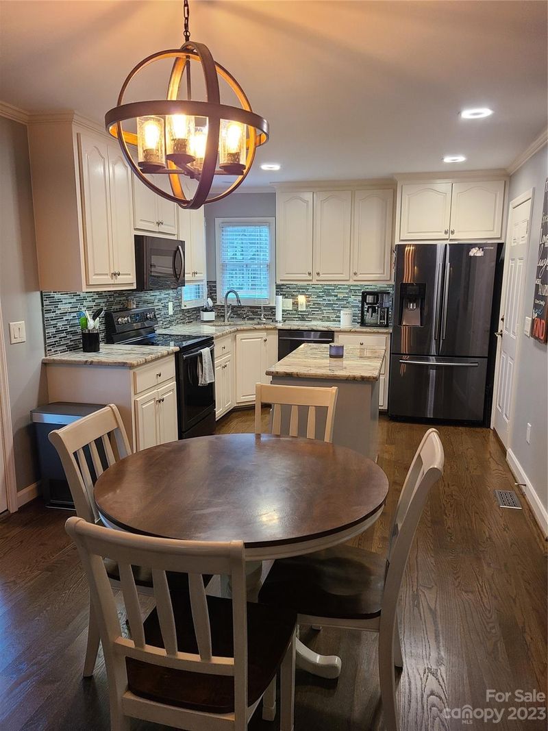 8885 Oldenburg Dr, Mount Pleasant, NC 28124