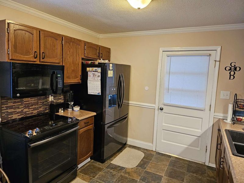 218 Foxwood Dr, Maiden, NC 28650