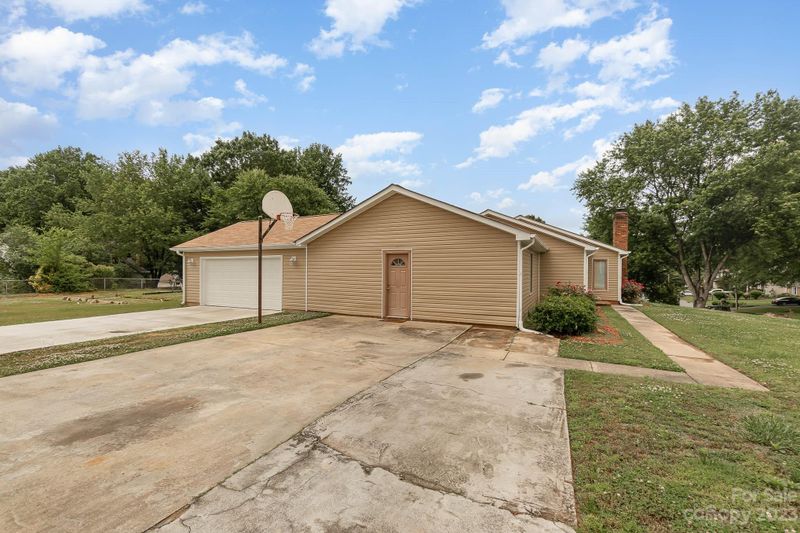 1632 Teddington Dr, Charlotte, NC 28214