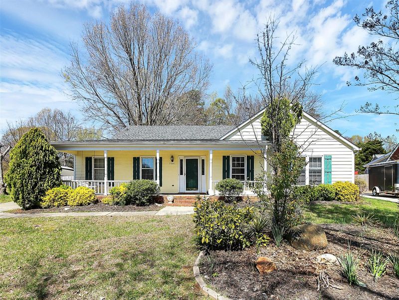 7540 Walnut Wood Dr, Charlotte, NC 28227