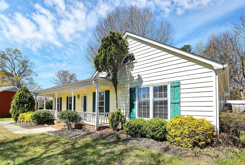 7540 Walnut Wood Dr, Charlotte, NC 28227
