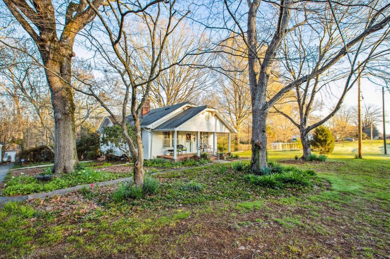 2135 Old Conover Startown Rd, Newton, NC 28658