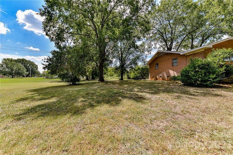 6308 Indian Trail Fairview Rd, Hemby Bridge, NC 28079