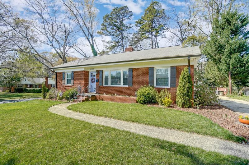 4301 Winfield Dr, Charlotte, NC 28205