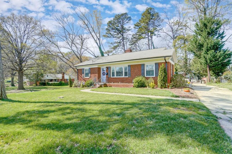 4301 Winfield Dr, Charlotte, NC 28205