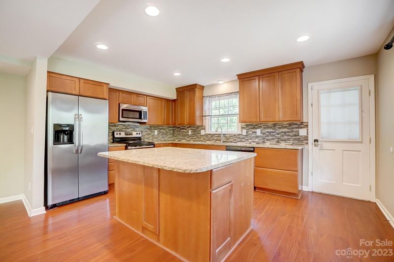 7419 Castlebar Rd, Charlotte, NC 28270