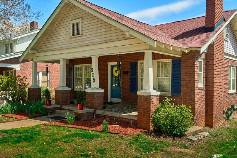 513 Grandin Rd, Charlotte, NC 28208