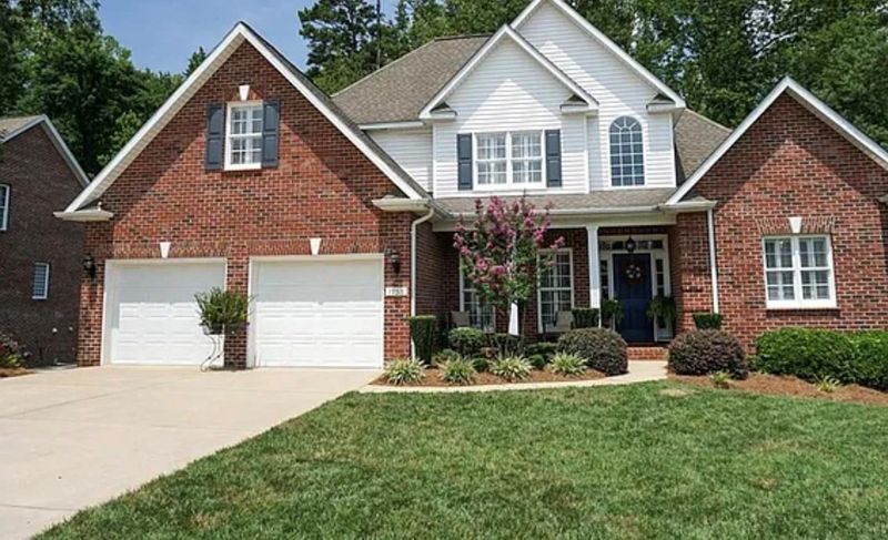 1753 30th Avenue Dr, Hickory, NC 28601