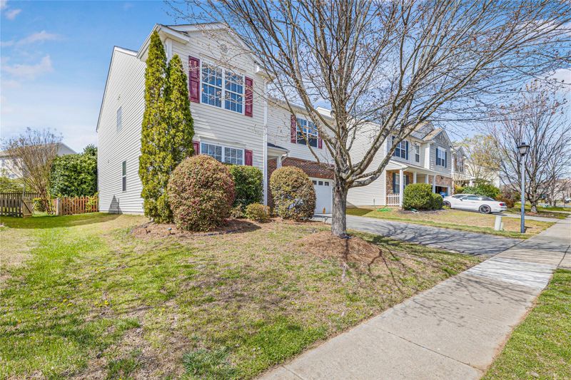 7343 Lamplighter Close Dr, Matthews, NC 28105