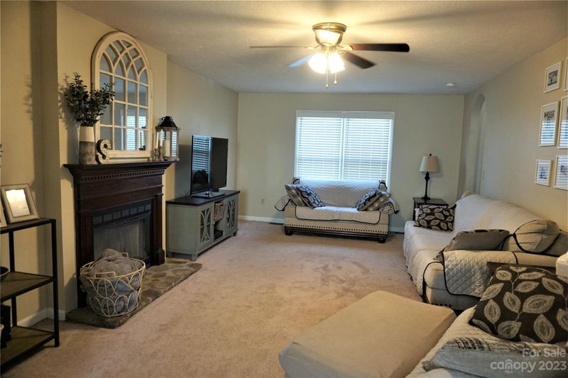 1121 Mulberry Ln, Hickory, NC 28602