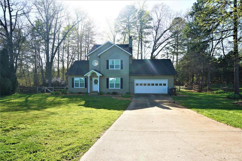 1121 Mulberry Ln, Hickory, NC 28602