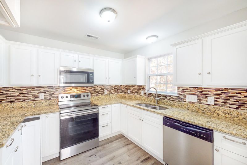 8615 Treyburn Dr, Charlotte, NC 28216